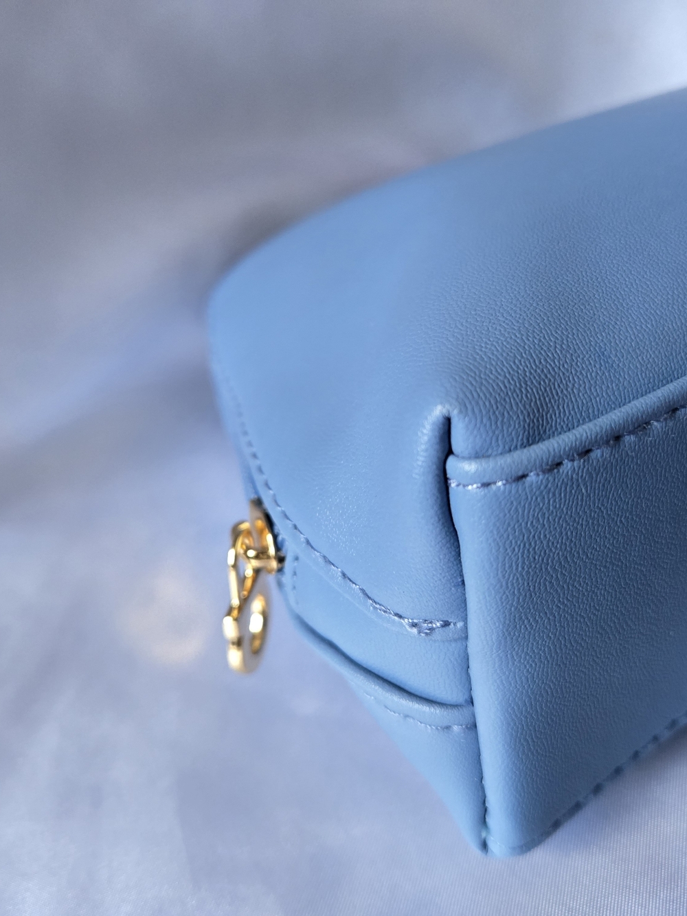 Salvatore Ferragamo Parfumes Cosmetic Pouch with Gold Plaque EUC - Picture 6 of 14